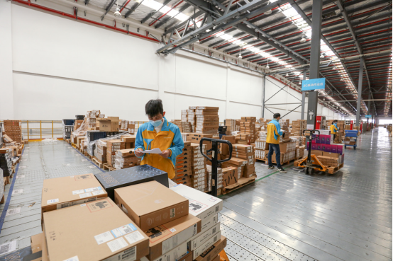 0217戰“疫”大考 蘇寧物流在廣州率先恢復當日達配送273.png