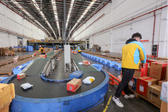 0217戰“疫”大考 蘇寧物流在廣州率先恢復當日達配送485.png