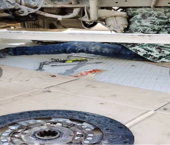 共同戰疫與愛同行 巾幗不讓須眉 江淮輕卡用行動守護生命通道560.png