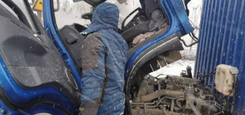 抗疫堅守 江淮輕卡雪中助力運輸生命線(1)501.png