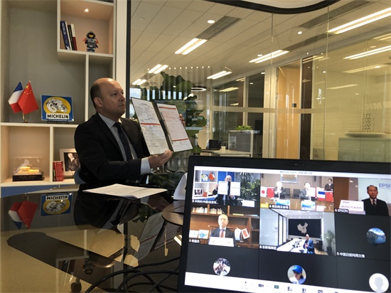 米其林中國區總裁偉書杰先生(Kamran Vossoughi)參加進博會網上簽約儀式-2.jpg 米其林中國區總裁偉書杰先生(Kamran Vossoughi)參加進博會網上簽約儀式-2.jpg