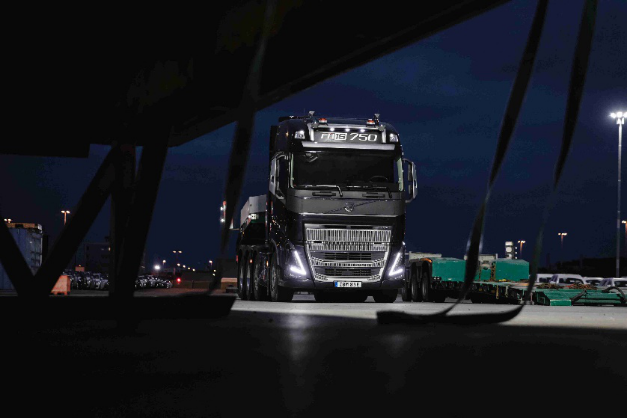 【新聞稿 3】沃爾沃卡車推出全新FH16系列，舒適度與澎湃動力的完美結合_final732.png