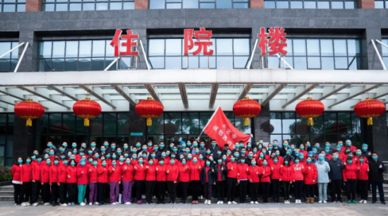 【初稿】春華絢爛 英雄凱旋 歐馬可與首都人民共迎抗疫“京英”回家522.png