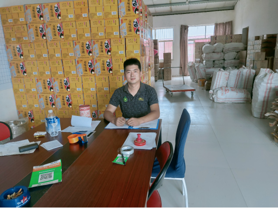 江淮轎卡用戶稿《十年酒水代理 五臺江淮轎卡 四口幸福之家》210.png