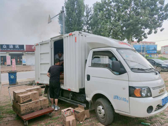 江淮轎卡用戶稿《十年酒水代理 五臺江淮轎卡 四口幸福之家》1078.png