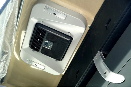 超級定制(Ⅱ) LNG國六汕德卡定制配置滿足了物流快遞哪些需求1379.png