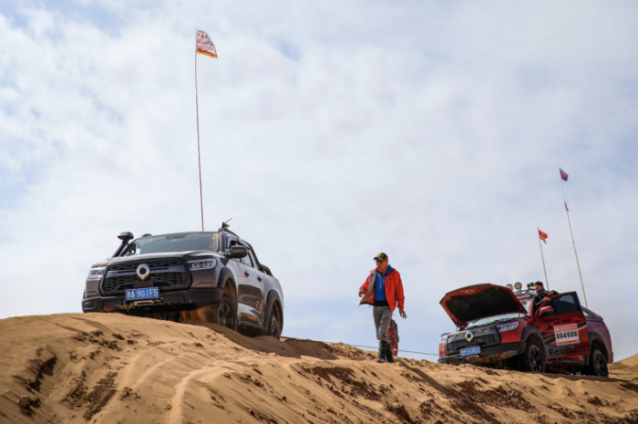 英雄再會！長城炮車主玩轉阿拉善英雄會