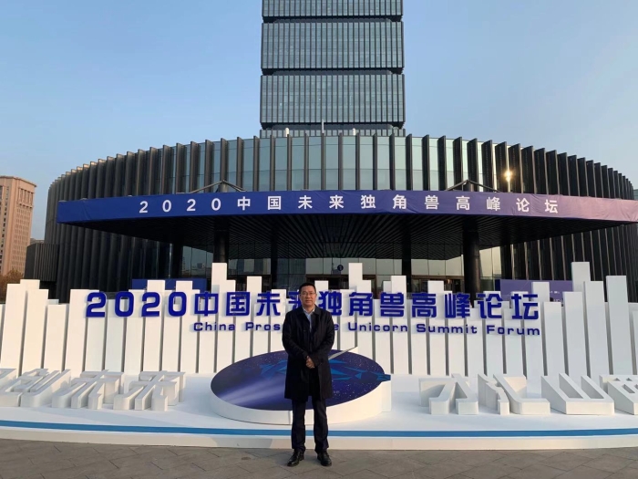 圖片包含 戶外, 沖浪, 板子, 前
描述已自動生成