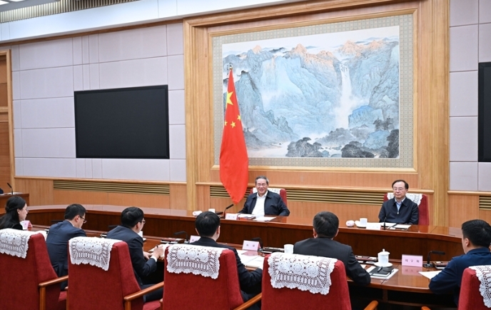 李強主持召開經濟形勢專家和企業家座談